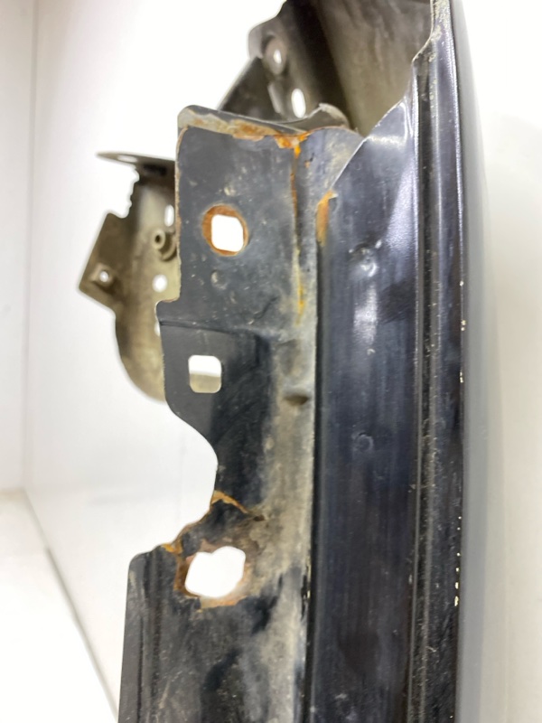 Крыло переднее правое