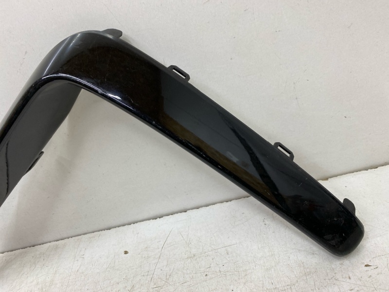 Молдинг переднего бампера левый