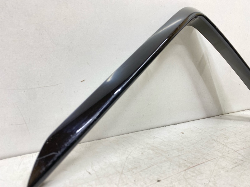 Молдинг переднего бампера левый