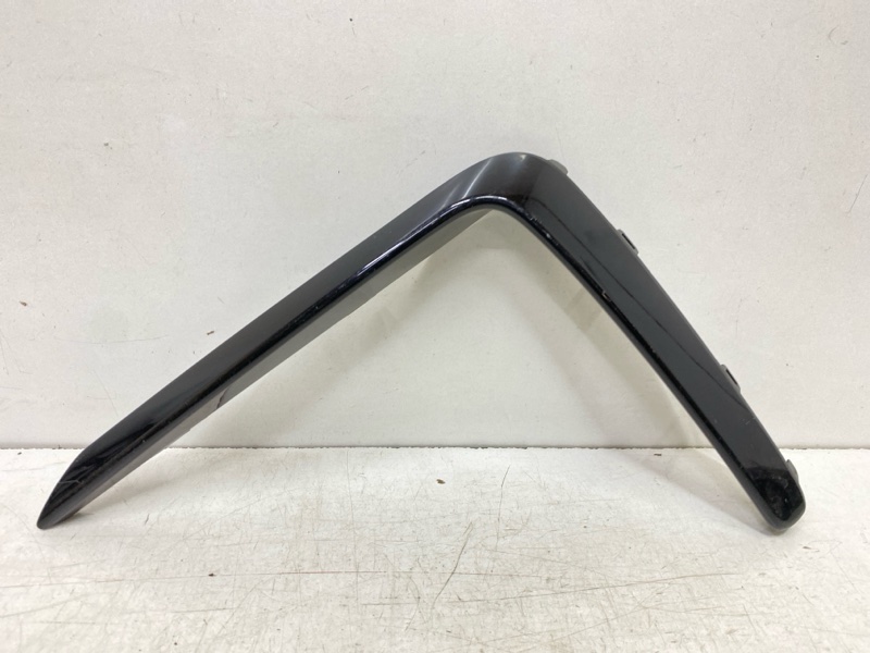 Молдинг переднего бампера левый