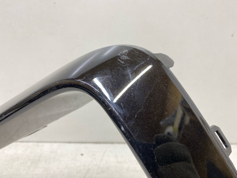 Молдинг переднего бампера левый