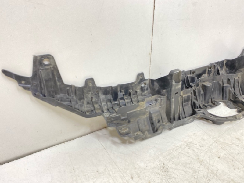 Кронштейн решетки радиатора