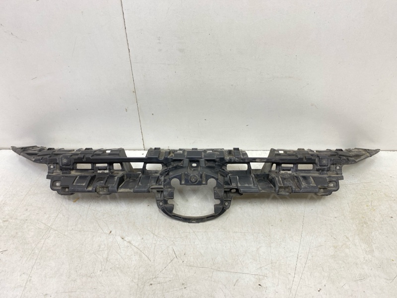 Кронштейн решетки радиатора