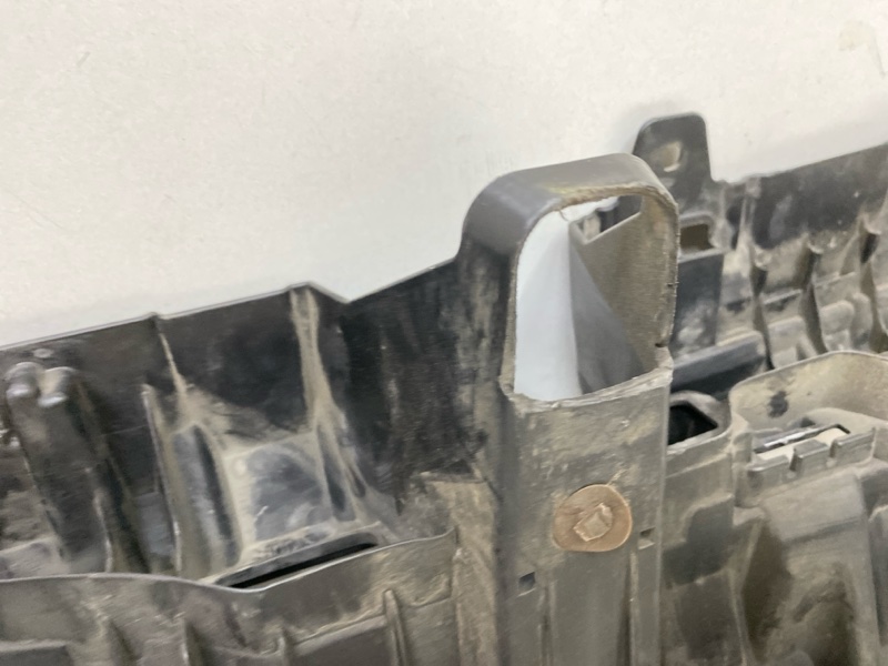 Кронштейн решетки радиатора