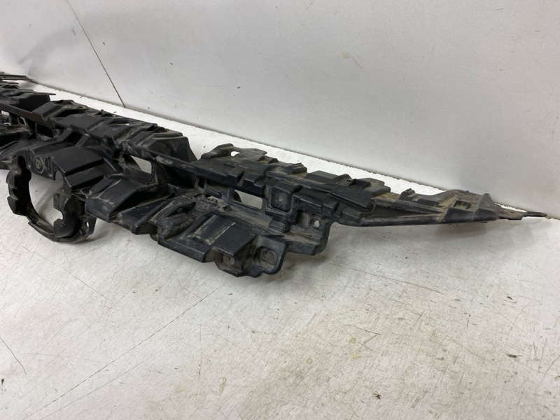 Кронштейн решетки радиатора