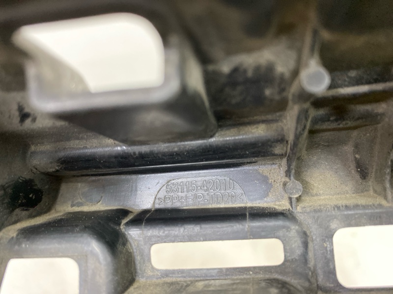 Кронштейн решетки радиатора