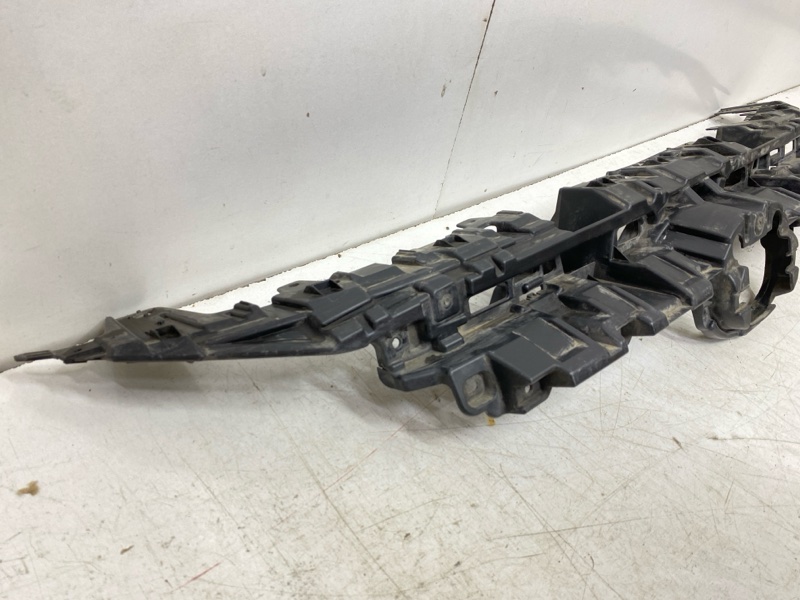 Кронштейн решетки радиатора