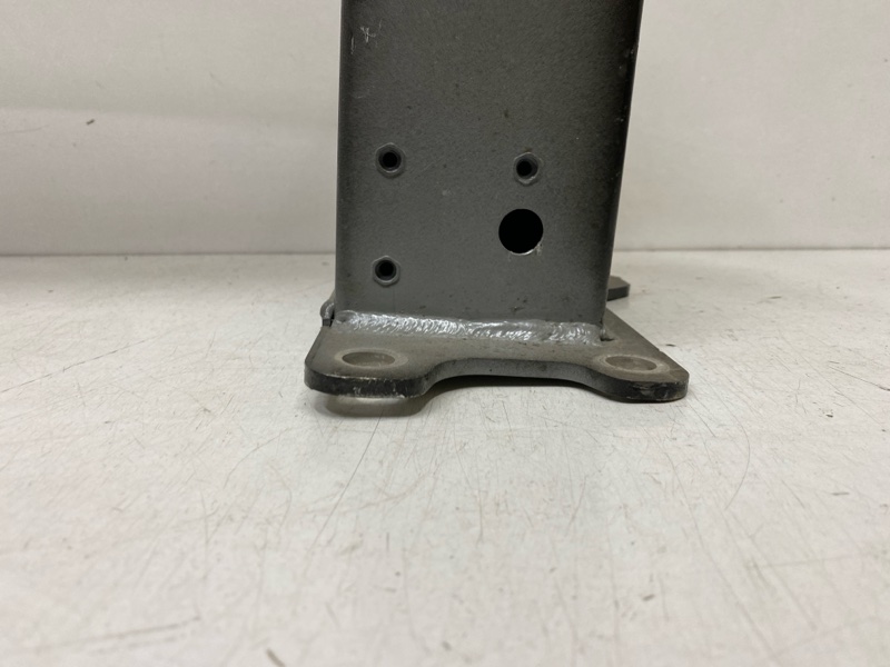 Усилитель переднего бампера