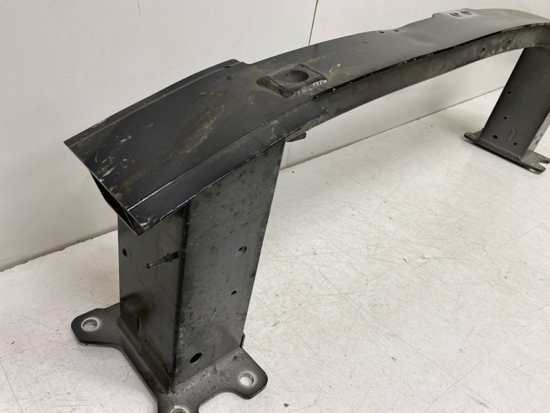 Усилитель переднего бампера