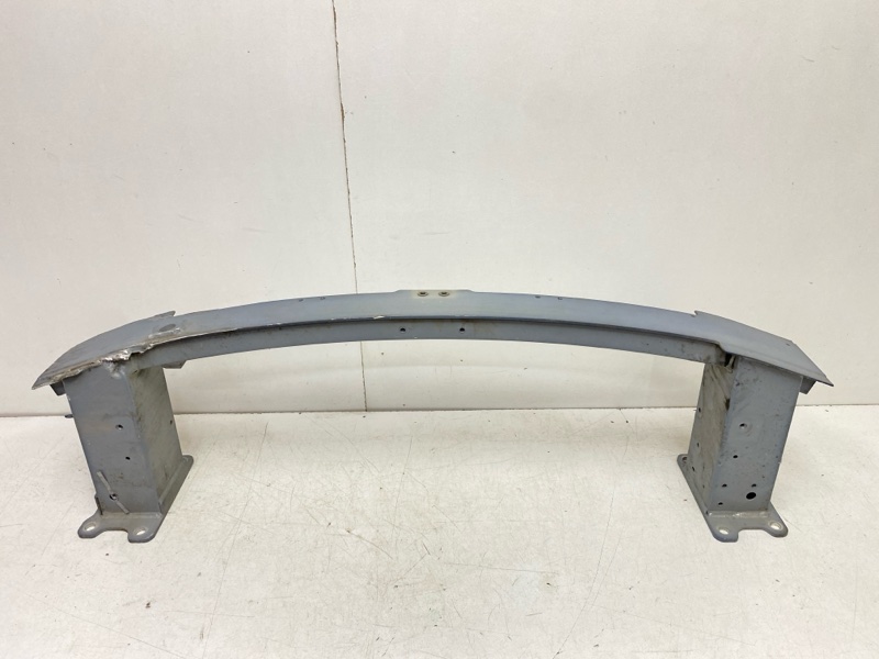 Усилитель переднего бампера