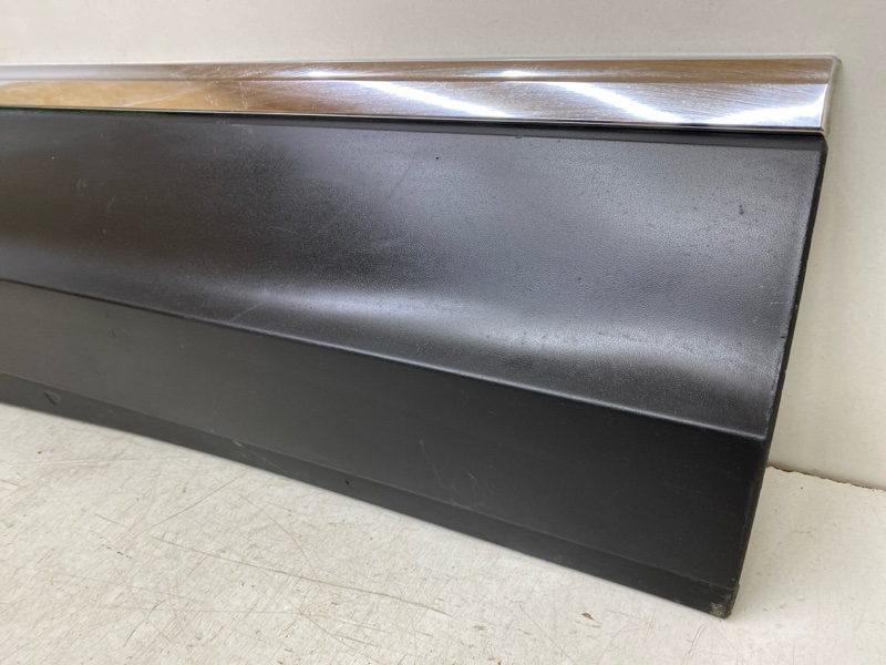 Накладка двери задней правой