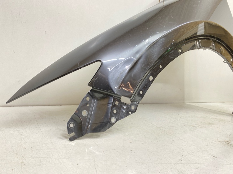 Крыло переднее левое