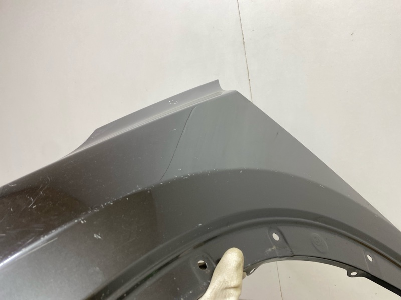 Крыло переднее левое