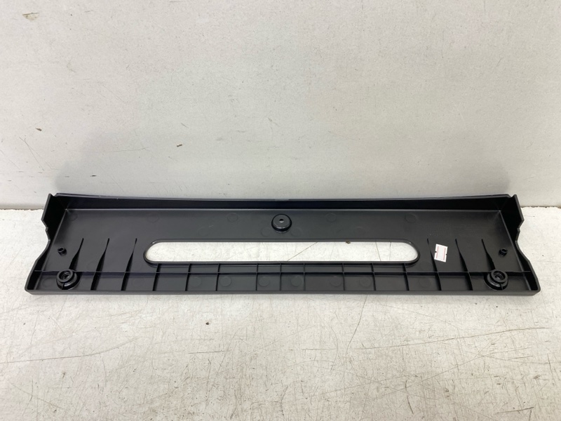 Накладка переднего бампера под номер