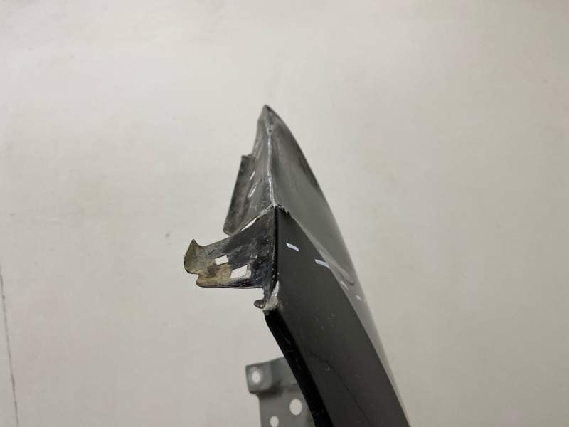 Крыло переднее левое