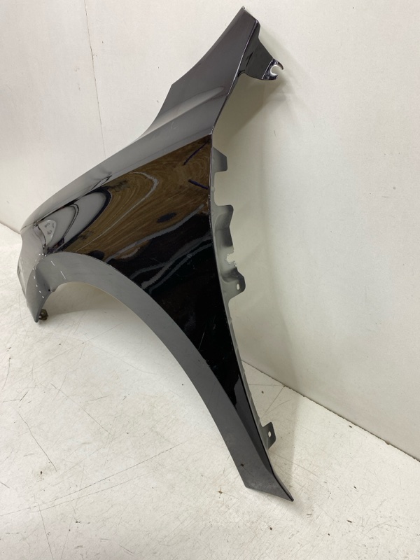 Крыло переднее левое