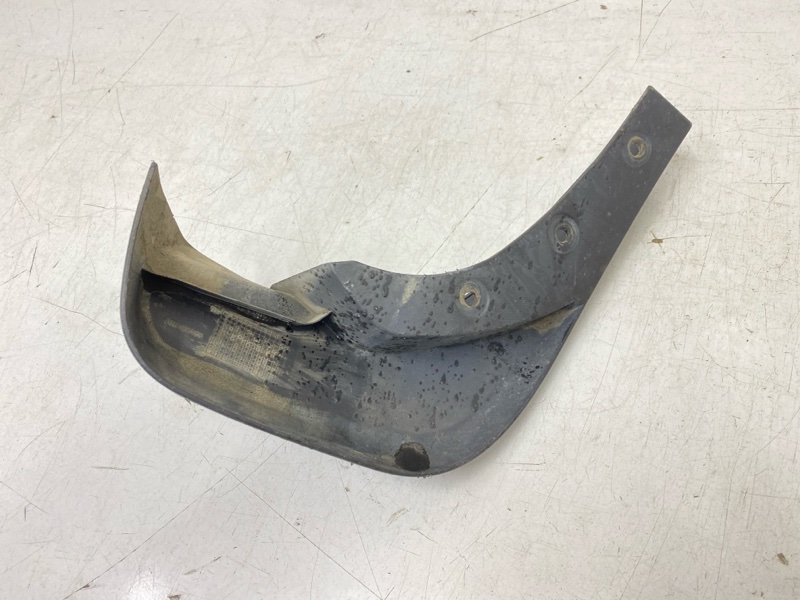 Брызговик задний левый