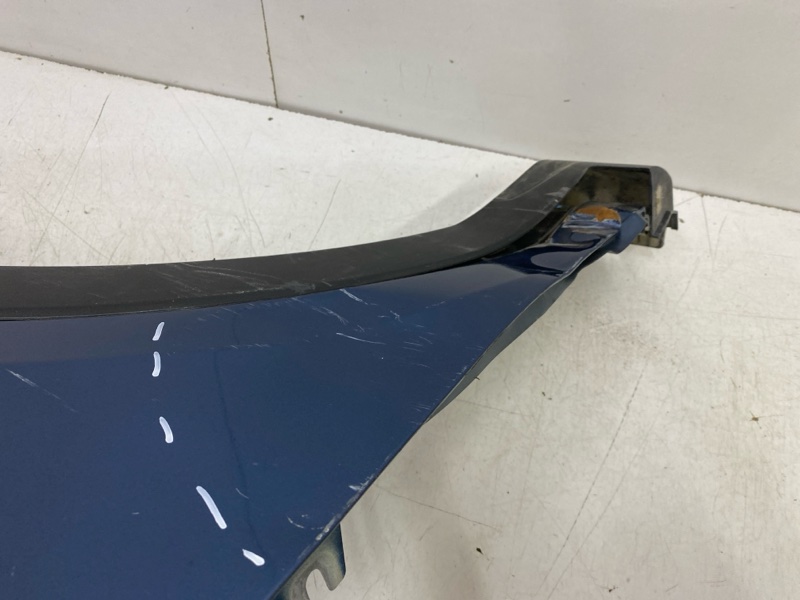 Крыло переднее правое