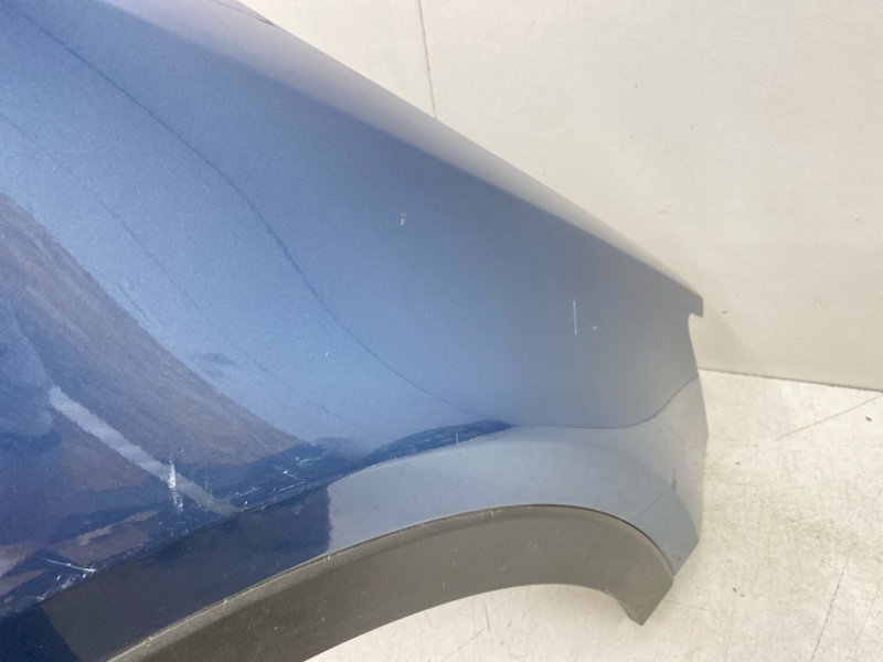 Крыло переднее правое