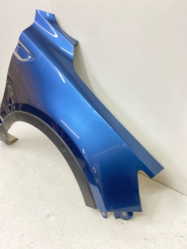 Крыло переднее правое