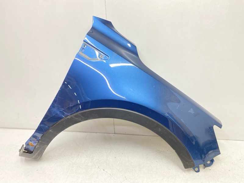 Крыло переднее правое