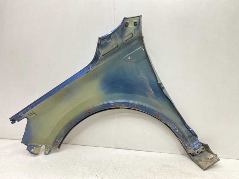 Крыло переднее правое