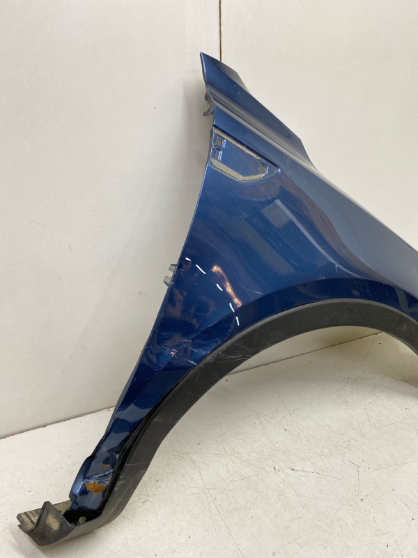 Крыло переднее правое