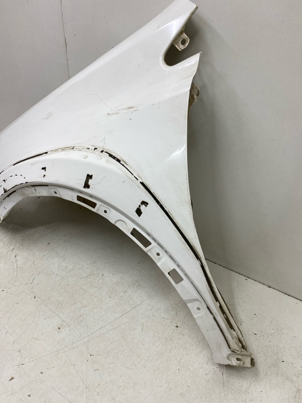 Крыло переднее левое