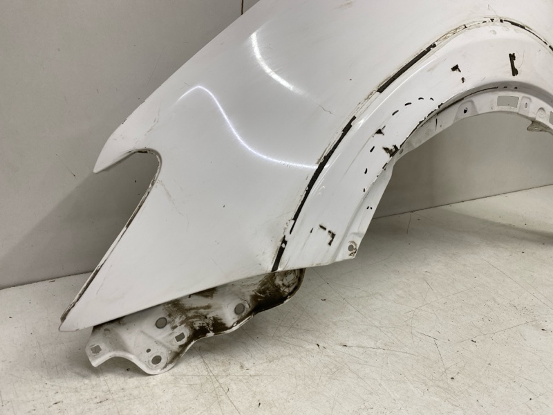 Крыло переднее левое