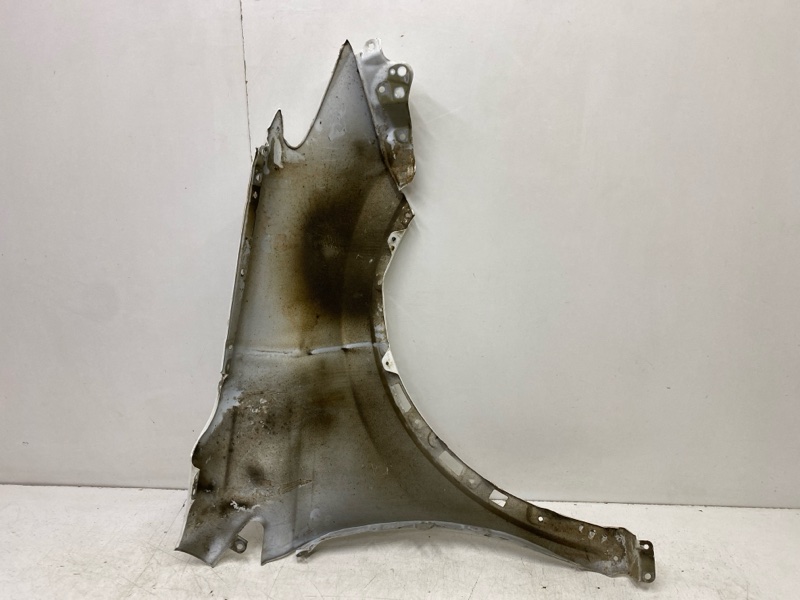 Крыло переднее левое