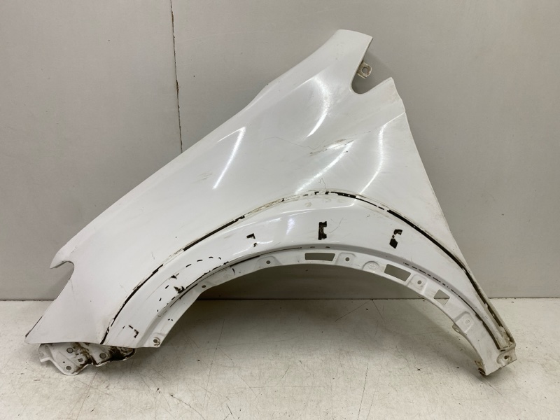 Крыло переднее левое