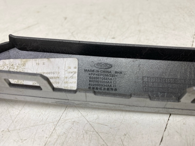 Молдинг заднего бампера левый