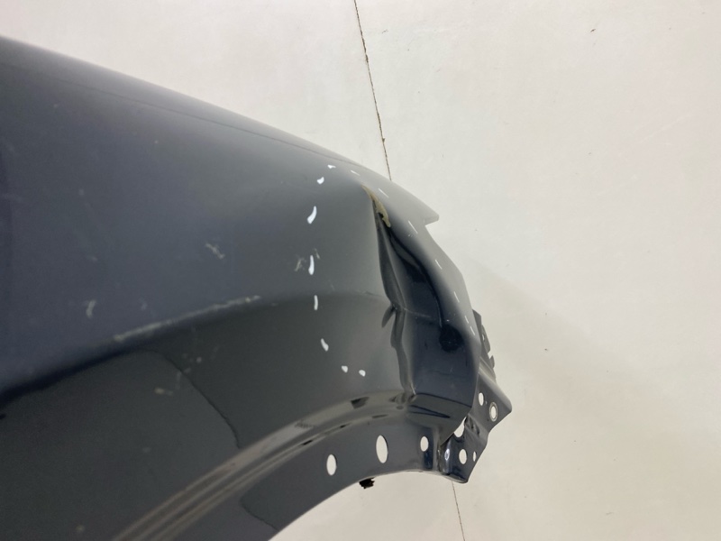 Крыло переднее правое