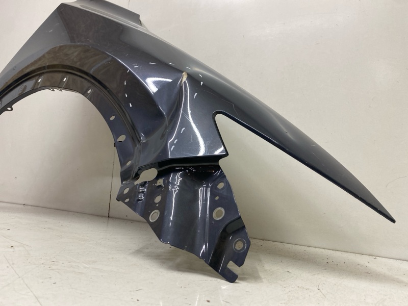 Крыло переднее правое