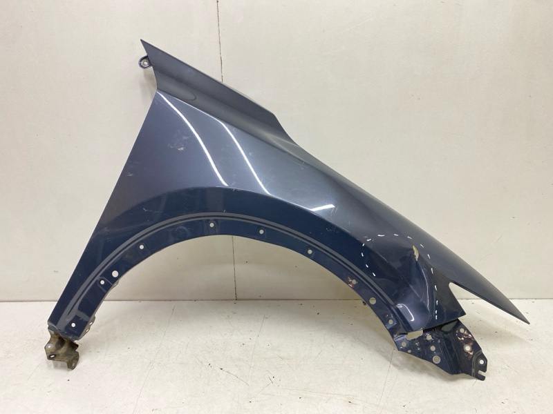 Крыло переднее правое