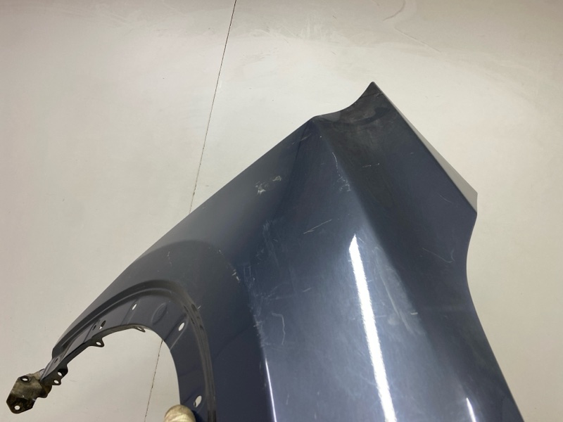 Крыло переднее правое