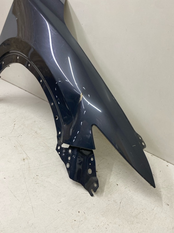 Крыло переднее правое