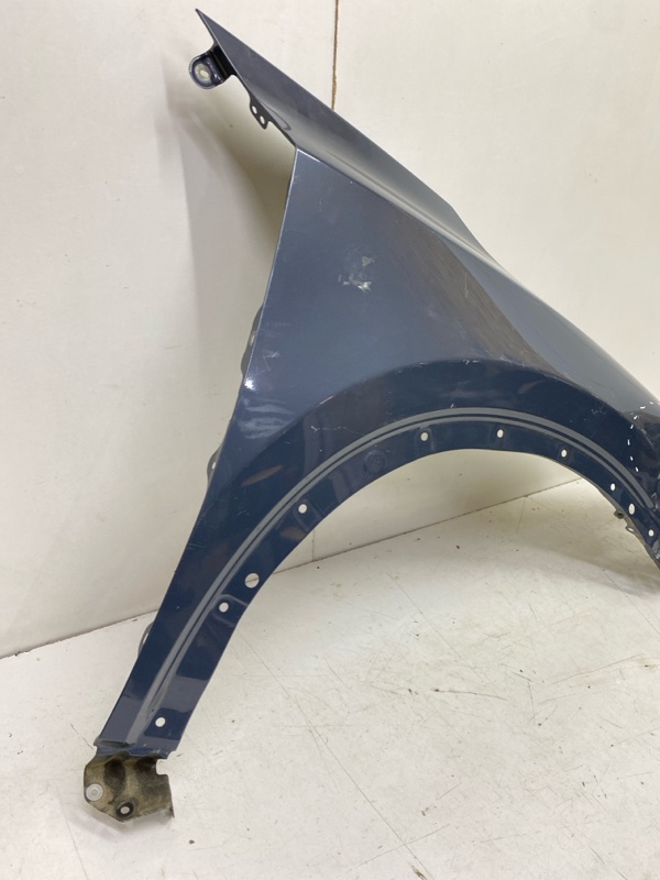 Крыло переднее правое