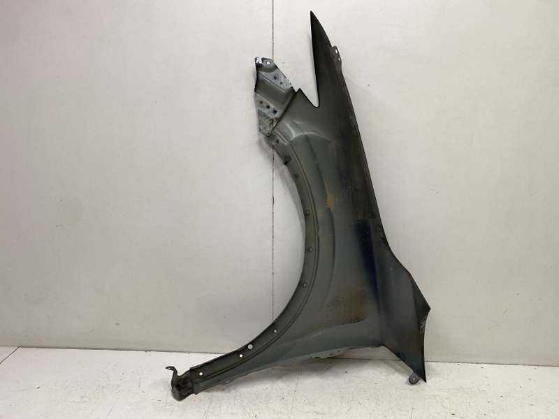 Крыло переднее правое