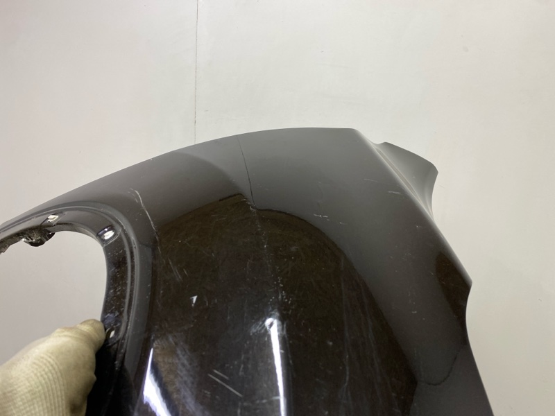 Крыло переднее правое