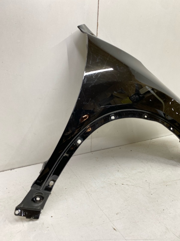 Крыло переднее правое