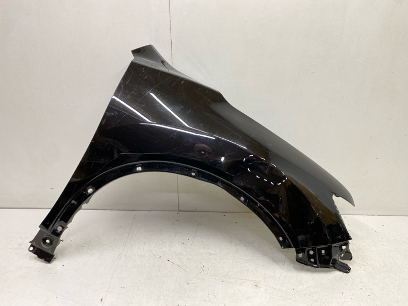 Крыло переднее правое