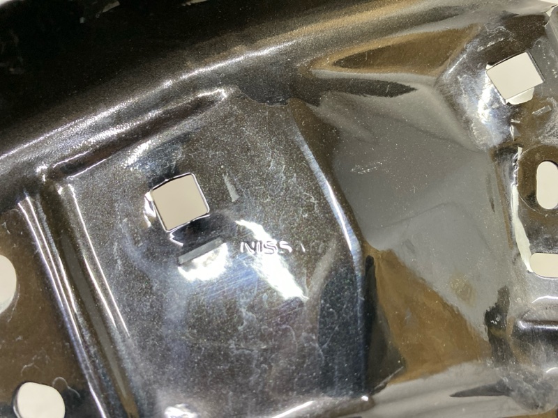 Крыло переднее правое