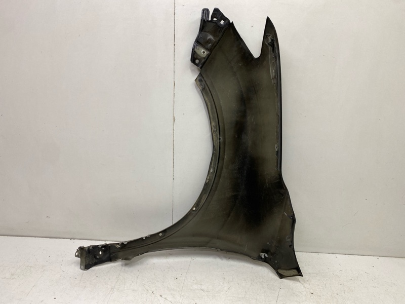 Крыло переднее правое