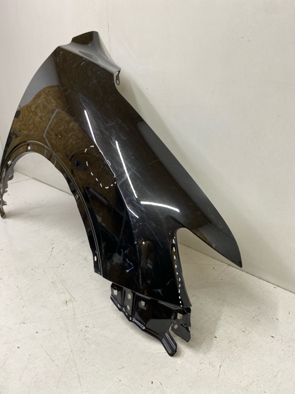 Крыло переднее правое