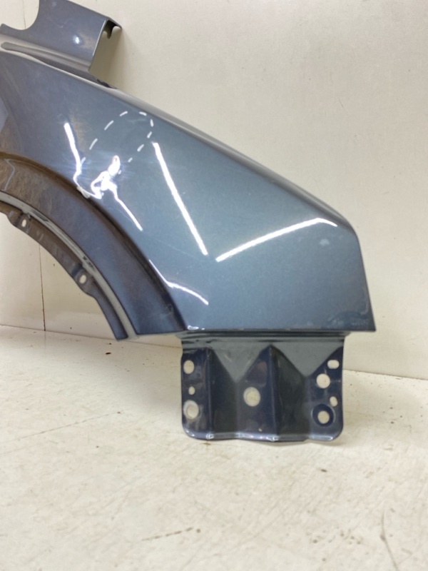 Крыло переднее правое