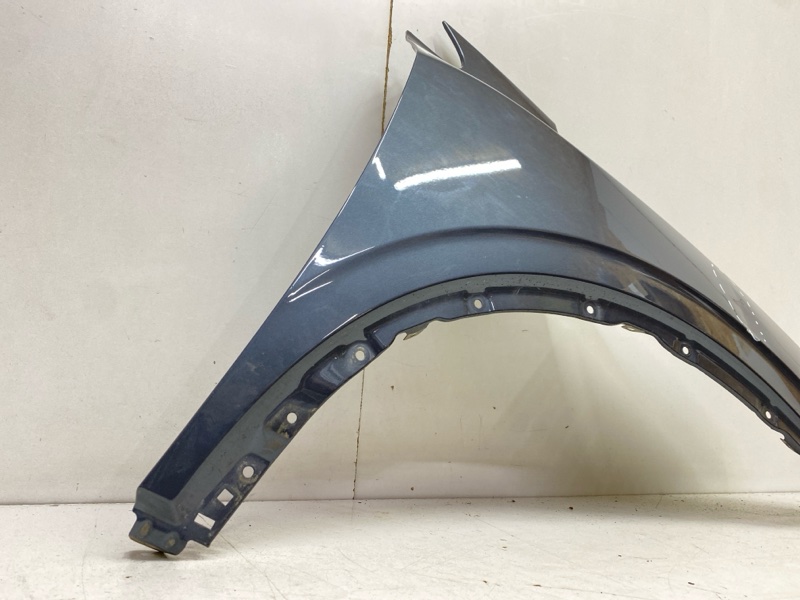 Крыло переднее правое