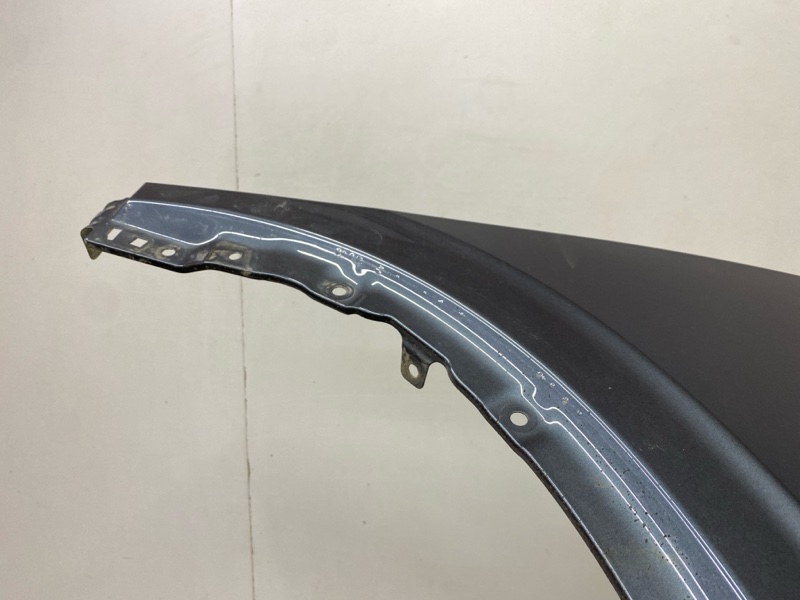 Крыло переднее правое