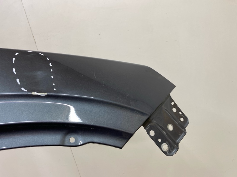 Крыло переднее правое