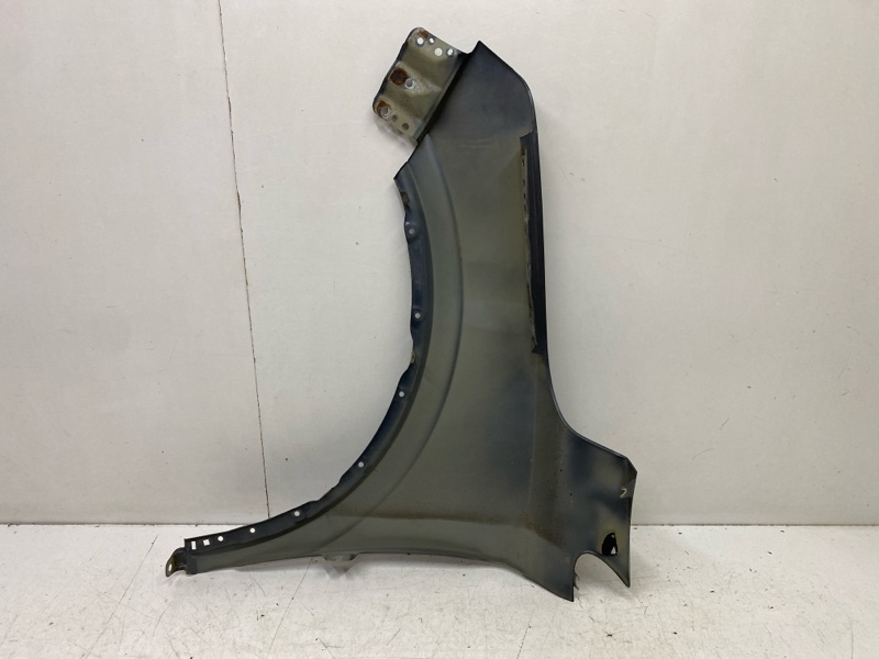 Крыло переднее правое